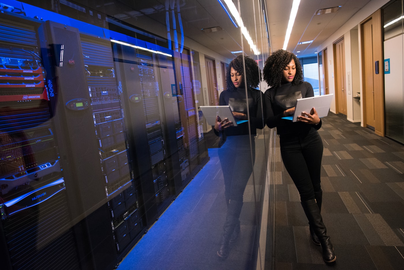A Literun engineer reviewing rack health inside the LON1 datacentre